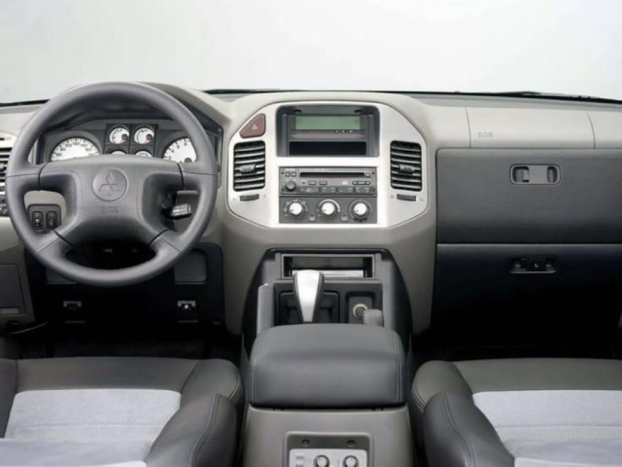  Mitsubishi Pajero 3-Door III 1999 года  (фото 2 из 12)